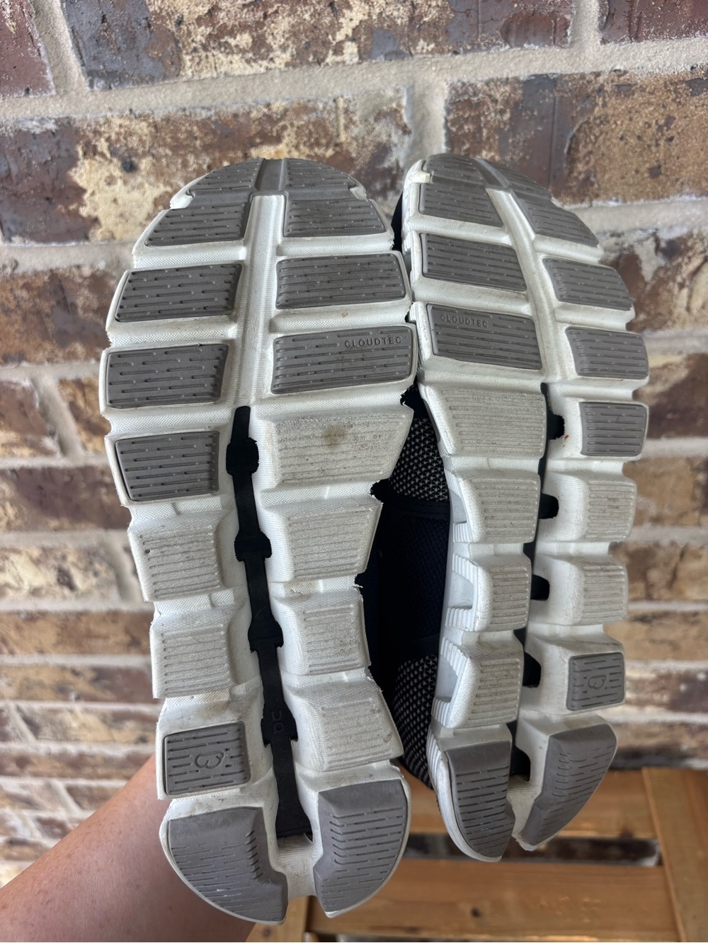 On Cloud 5 Combo Black/Alloy Women’s Size 7 - Picture 10 of 11